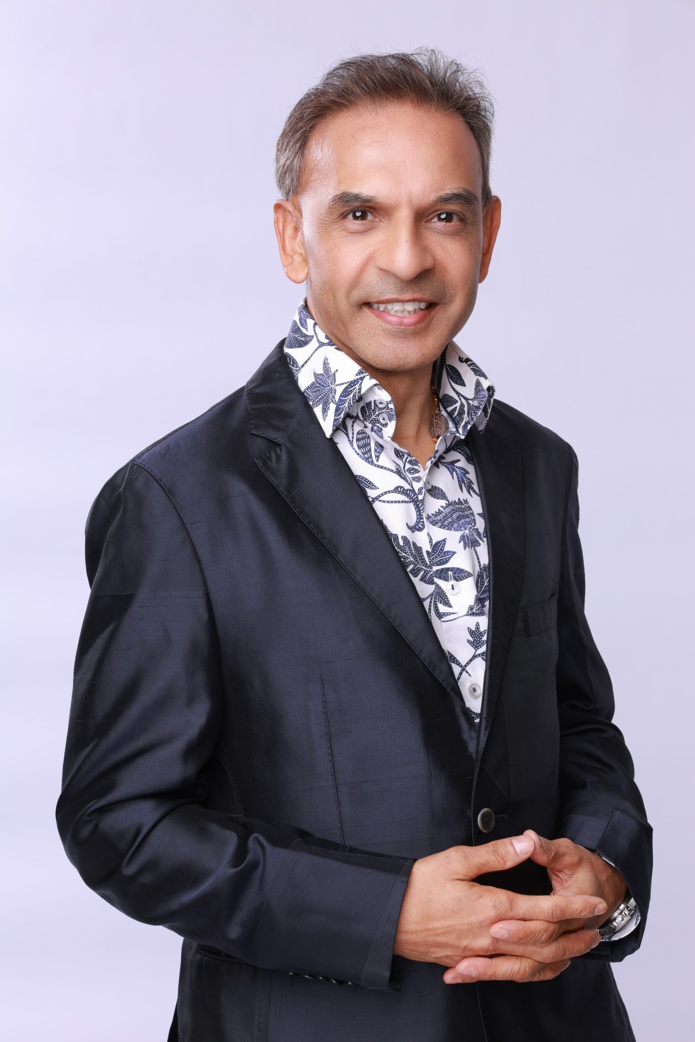 Mr Chatenya Chauhan, Consultant Trauma and Orthopaedic Surgeon specialising in knee, hip and hand surgery